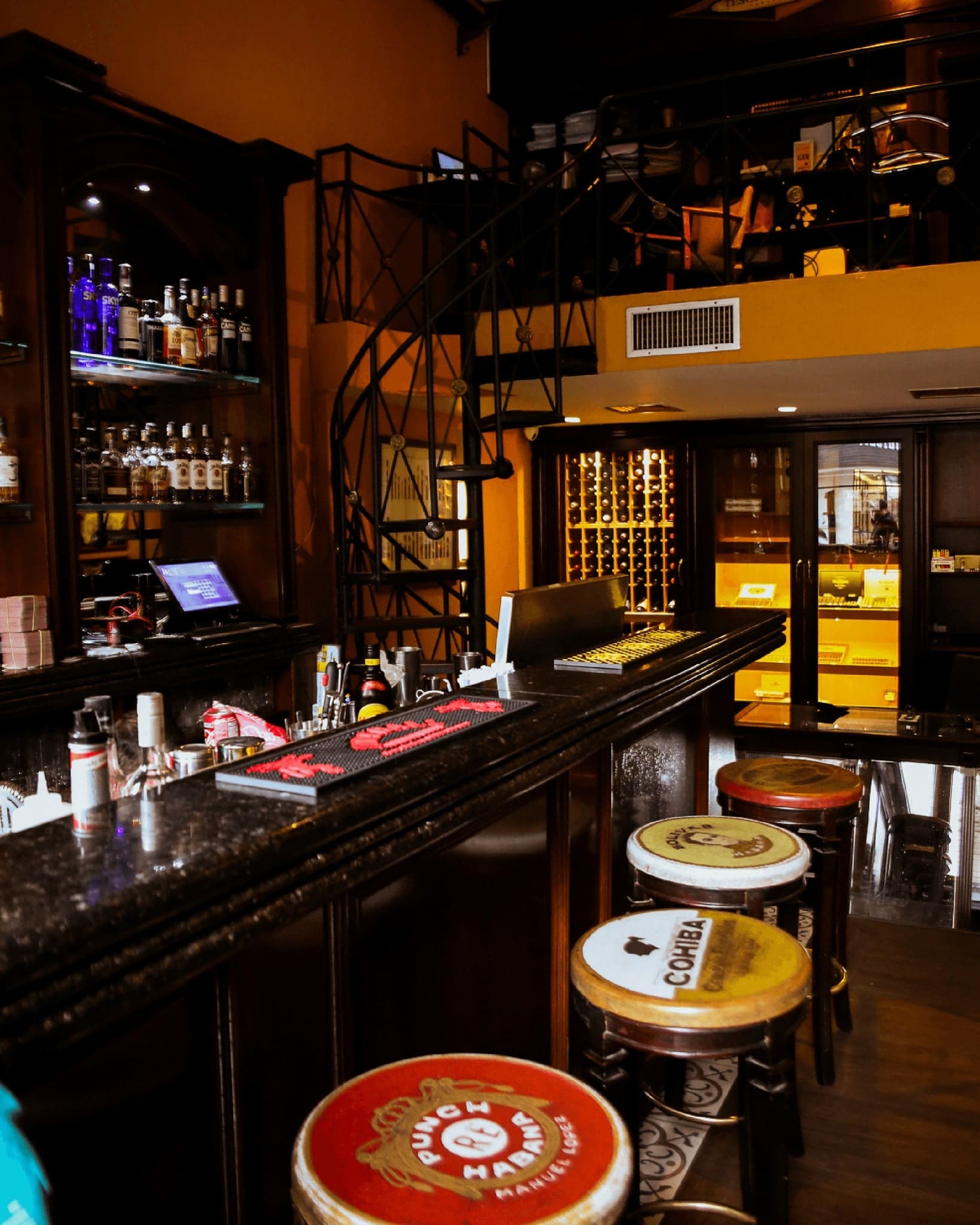 Tesoros de Cuba bar and lounge prepared for events